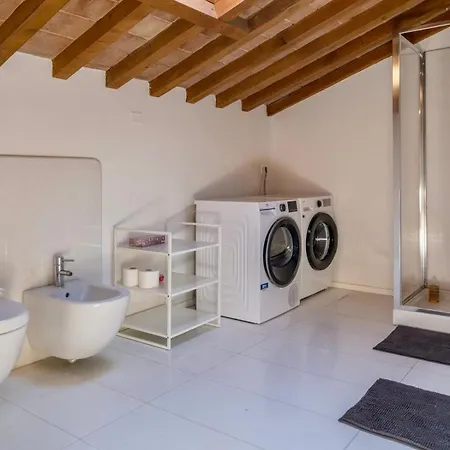 Penthouse In Palazzo San Donnini מודנה